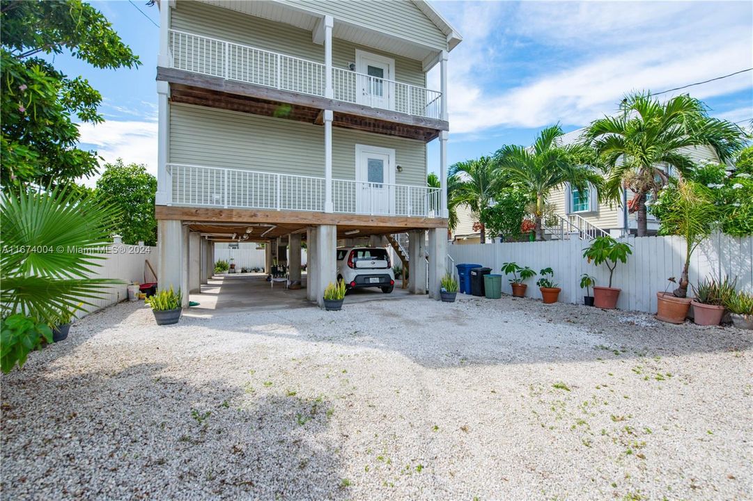 For Sale: $925,000 (4 beds, 3 baths, 1731 Square Feet)