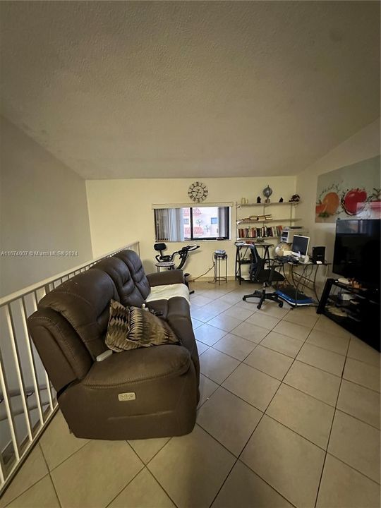 For Sale: $360,000 (2 beds, 2 baths, 925 Square Feet)