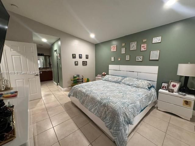 En Venta: $570,000 (3 camas, 2 baños, 1406 Pies cuadrados)