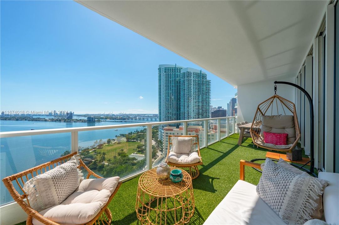 For Sale: $1,590,000 (2 beds, 2 baths, 1666 Square Feet)