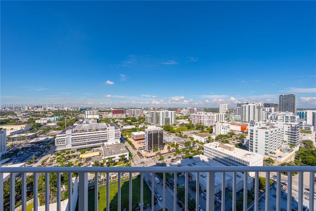 For Sale: $1,590,000 (2 beds, 2 baths, 1666 Square Feet)