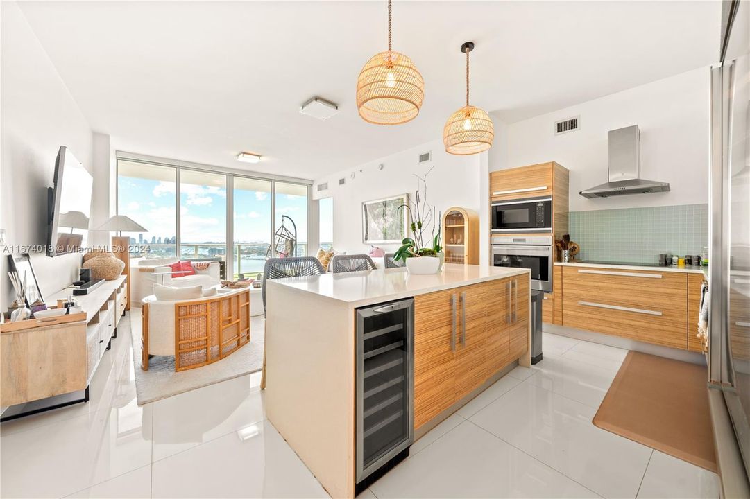 For Sale: $1,590,000 (2 beds, 2 baths, 1666 Square Feet)