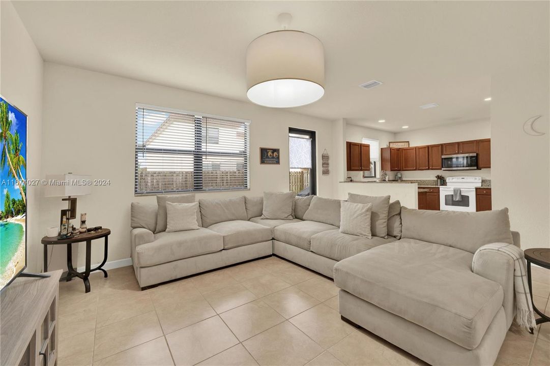 For Sale: $640,000 (2 beds, 2 baths, 2186 Square Feet)