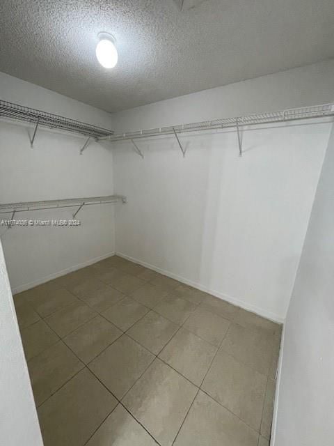 En Venta: $598,000 (5 camas, 3 baños, 2008 Pies cuadrados)