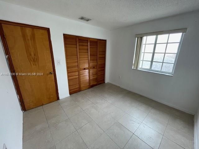 En Venta: $598,000 (5 camas, 3 baños, 2008 Pies cuadrados)