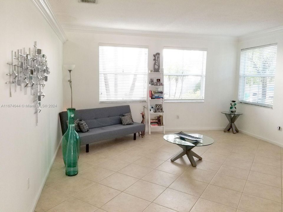 For Rent: $4,000 (3 beds, 2 baths, 2566 Square Feet)