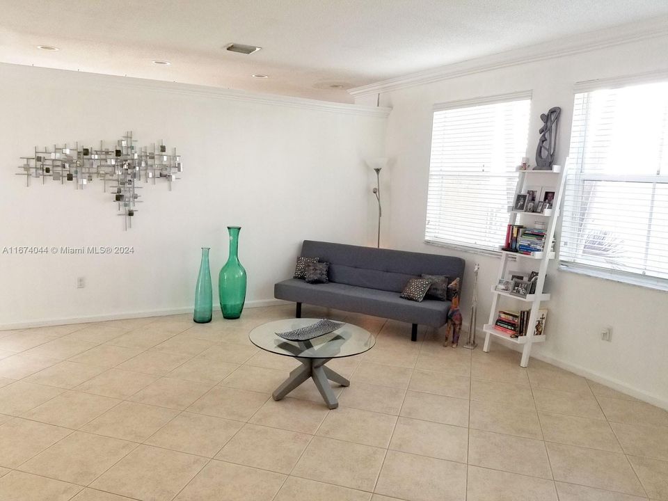 For Rent: $4,000 (3 beds, 2 baths, 2566 Square Feet)