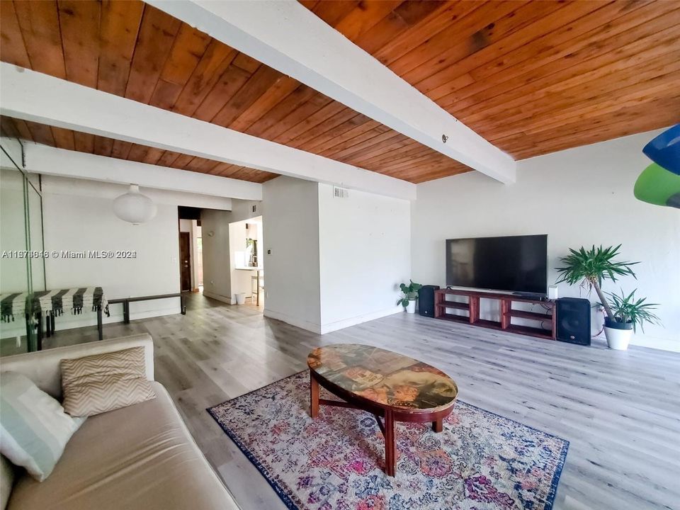 En Venta: $485,000 (3 camas, 2 baños, 1688 Pies cuadrados)