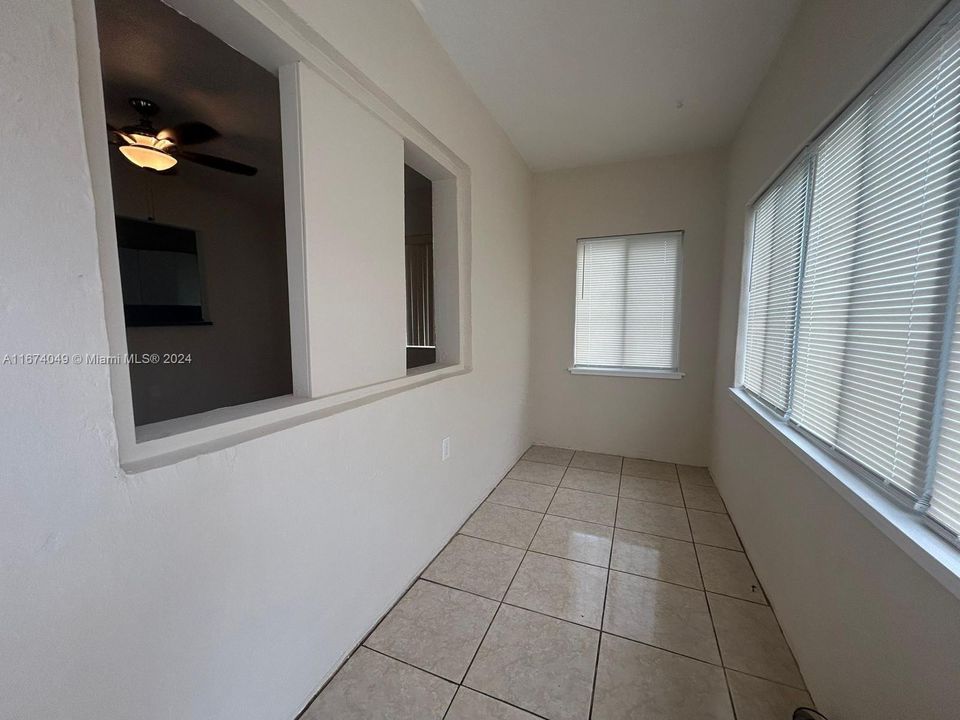 For Rent: $1,950 (2 beds, 1 baths, 828 Square Feet)