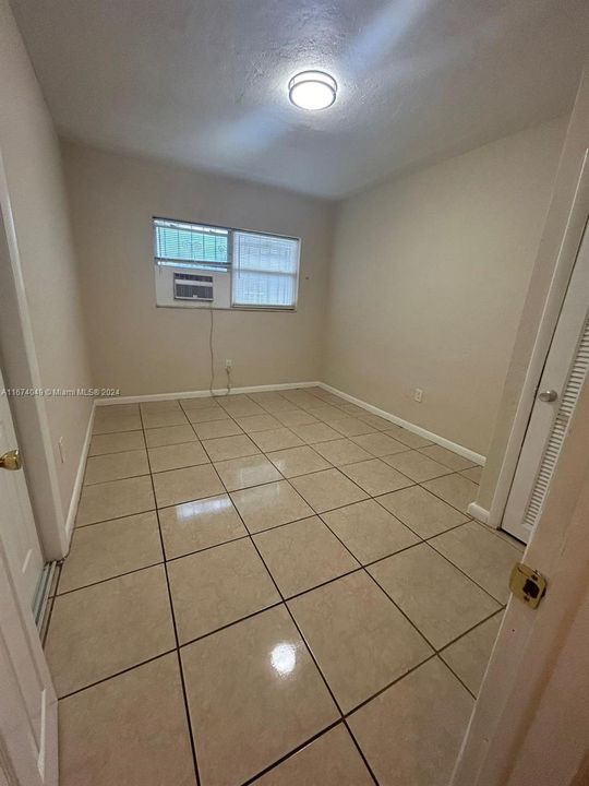 For Rent: $1,950 (2 beds, 1 baths, 828 Square Feet)