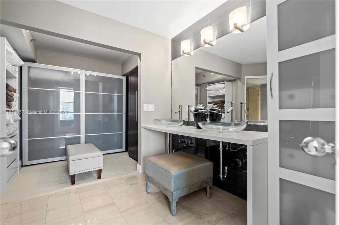 For Sale: $675,000 (2 beds, 2 baths, 1353 Square Feet)