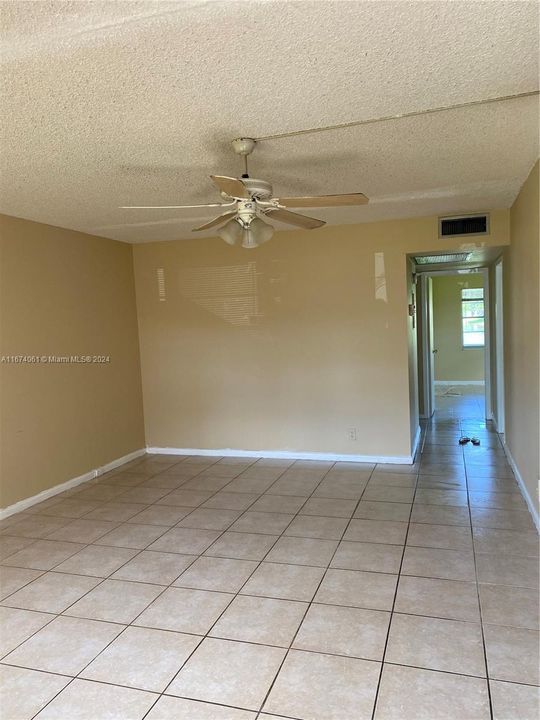 For Sale: $134,000 (2 beds, 1 baths, 835 Square Feet)