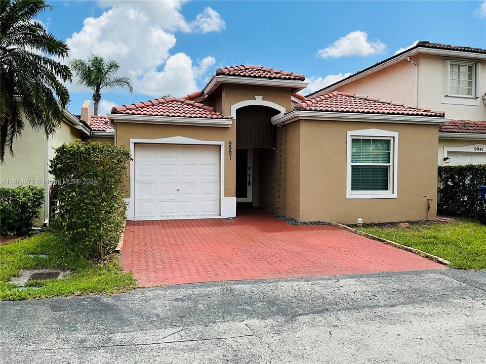 Active With Contract: $3,300 (4 beds, 2 baths, 1107 Square Feet)