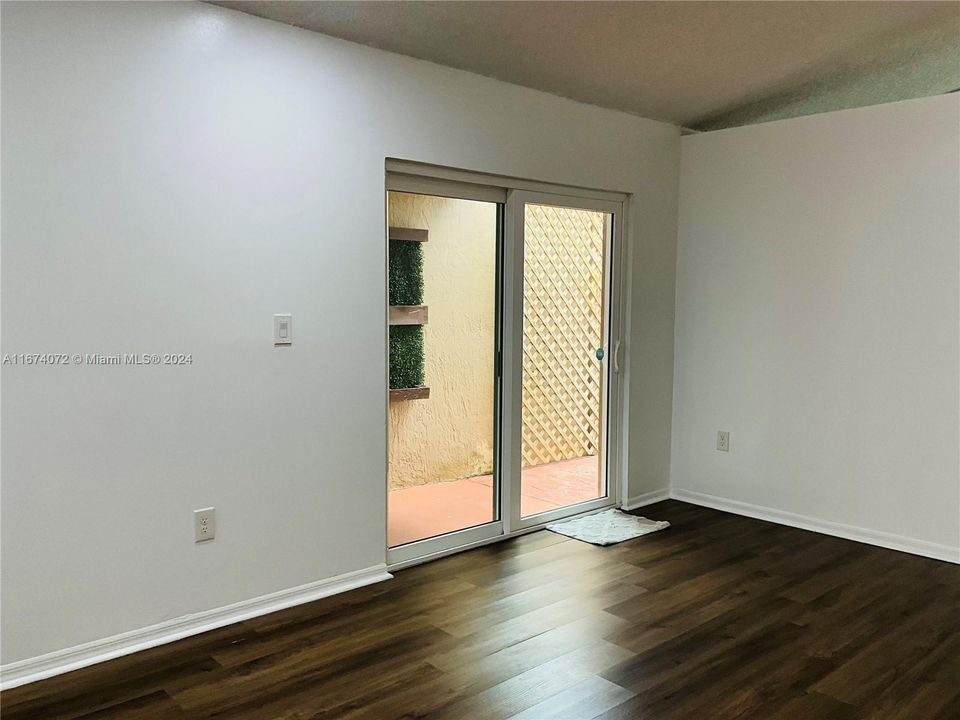 Active With Contract: $3,300 (4 beds, 2 baths, 1107 Square Feet)