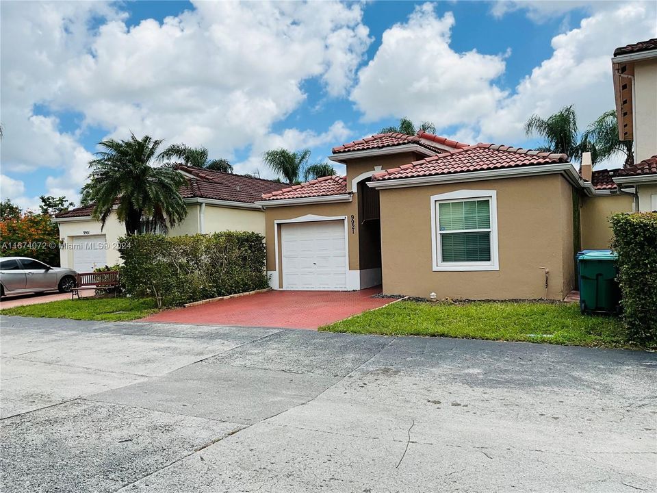 Active With Contract: $3,300 (4 beds, 2 baths, 1107 Square Feet)