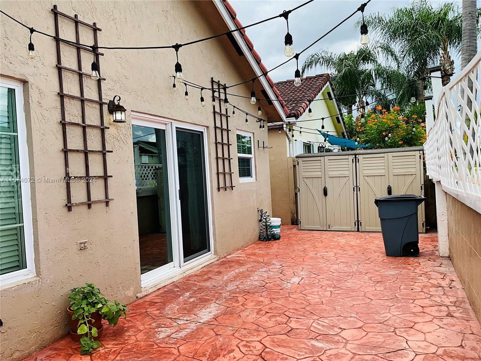 Active With Contract: $3,300 (4 beds, 2 baths, 1107 Square Feet)