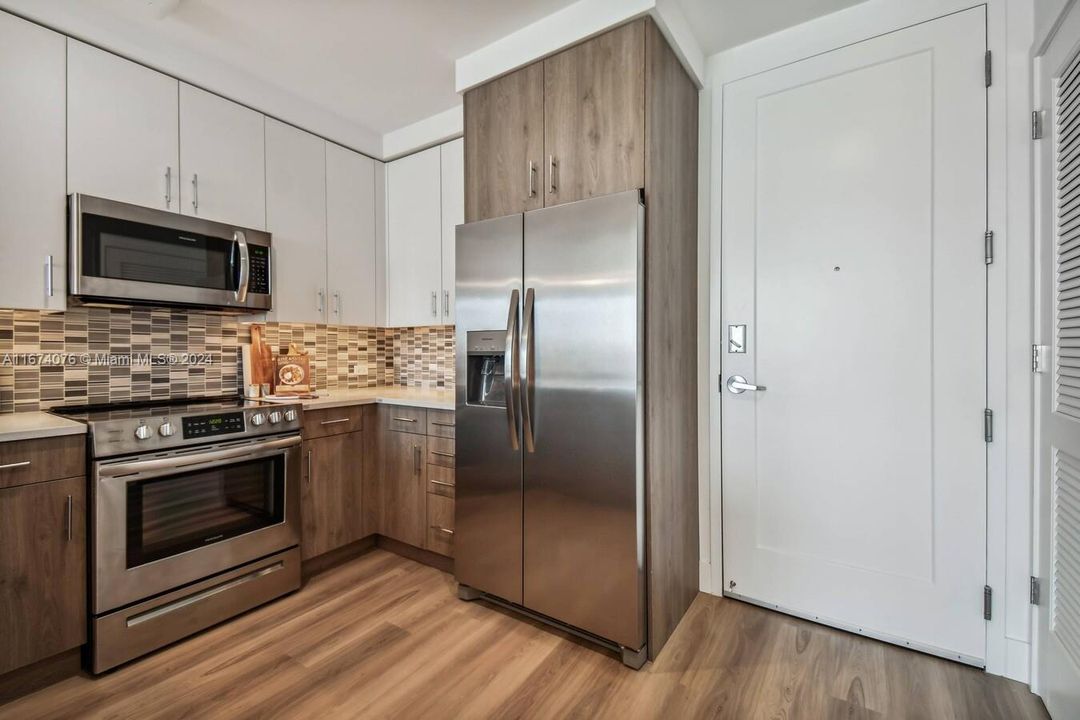 For Rent: $4,273 (1 beds, 1 baths, 1245 Square Feet)