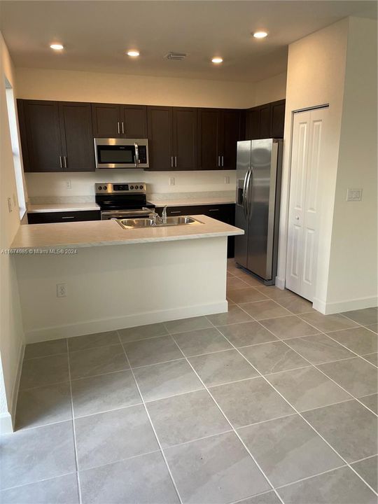 For Rent: $2,600 (3 beds, 2 baths, 1296 Square Feet)