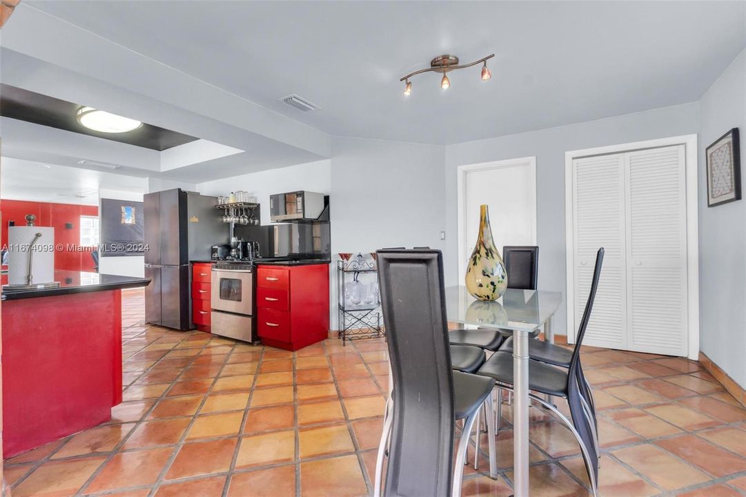 For Sale: $625,000 (2 beds, 2 baths, 1759 Square Feet)