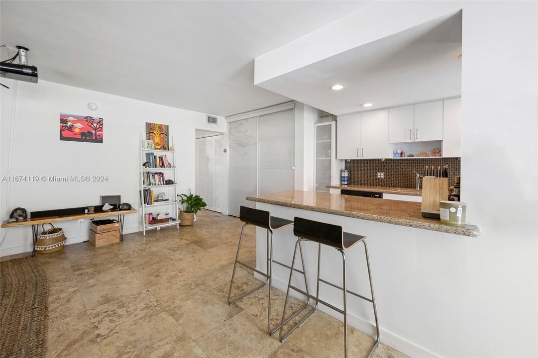 For Sale: $449,000 (1 beds, 1 baths, 626 Square Feet)