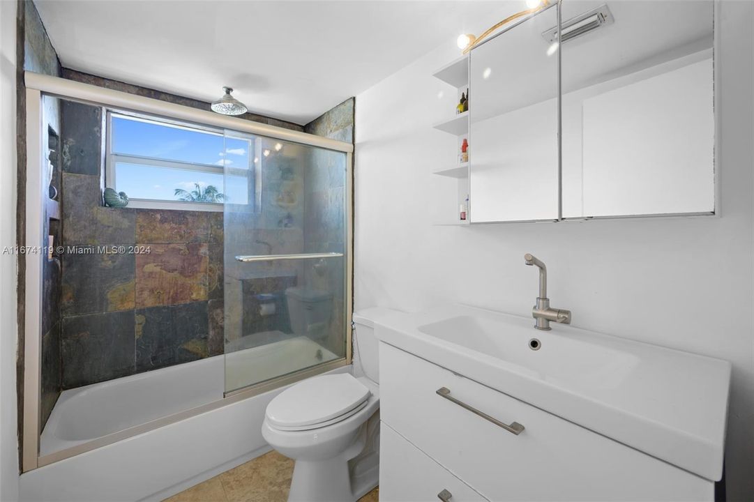 For Sale: $449,000 (1 beds, 1 baths, 626 Square Feet)