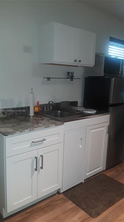 For Rent: $1,300 (0 beds, 1 baths, 2914 Square Feet)