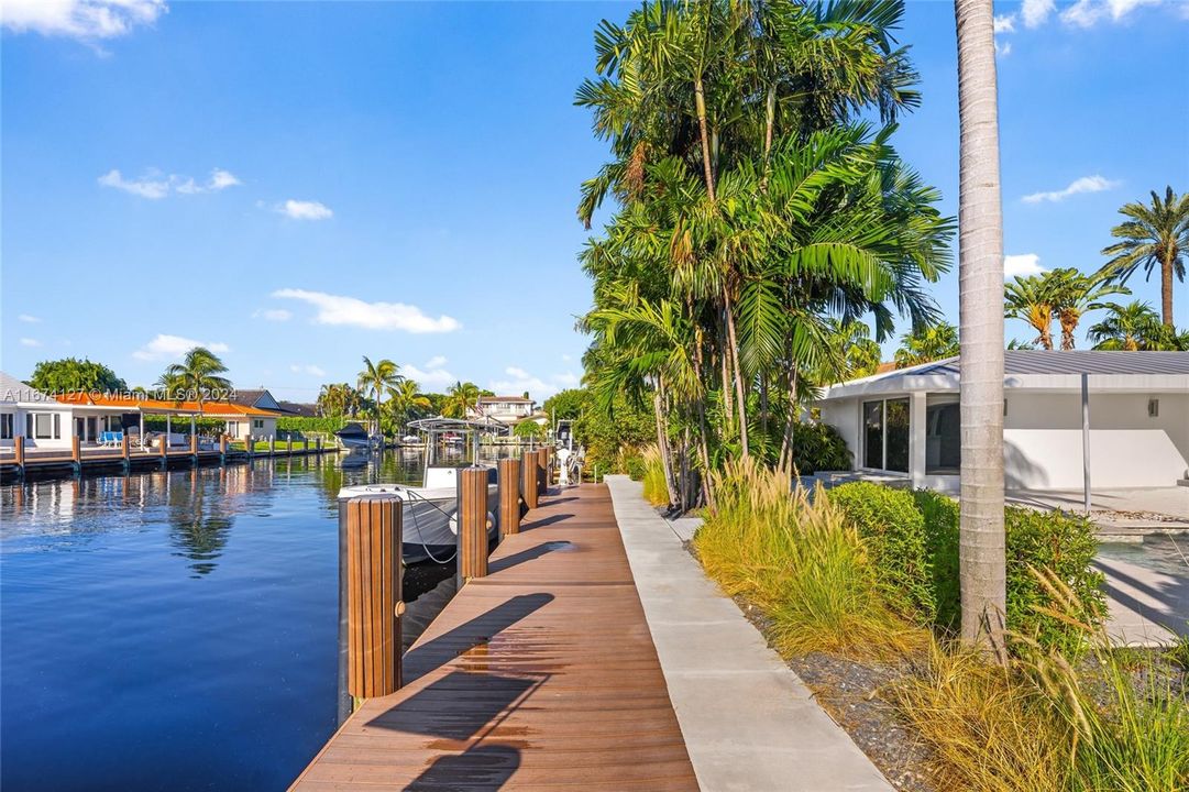 For Sale: $2,950,000 (3 beds, 3 baths, 2580 Square Feet)