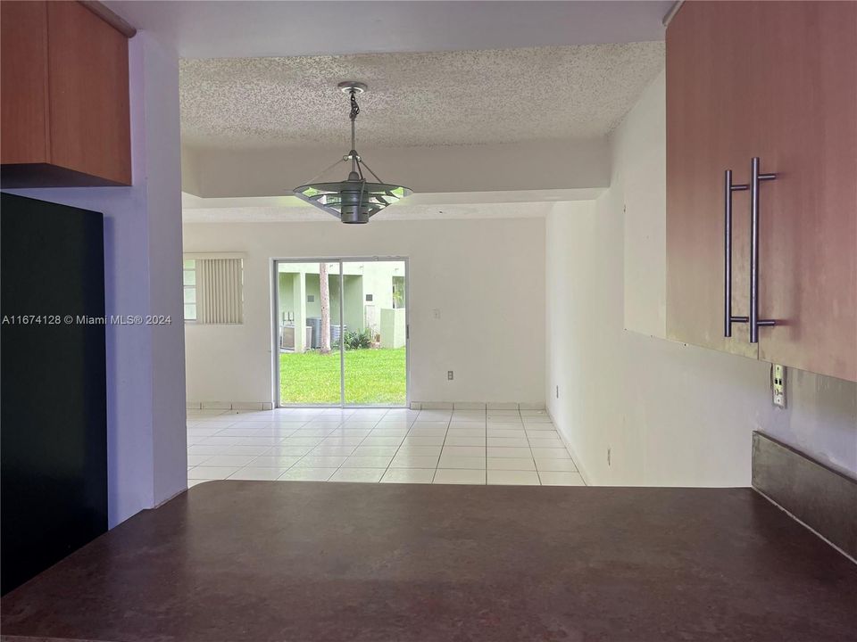 For Sale: $335,000 (2 beds, 2 baths, 1108 Square Feet)