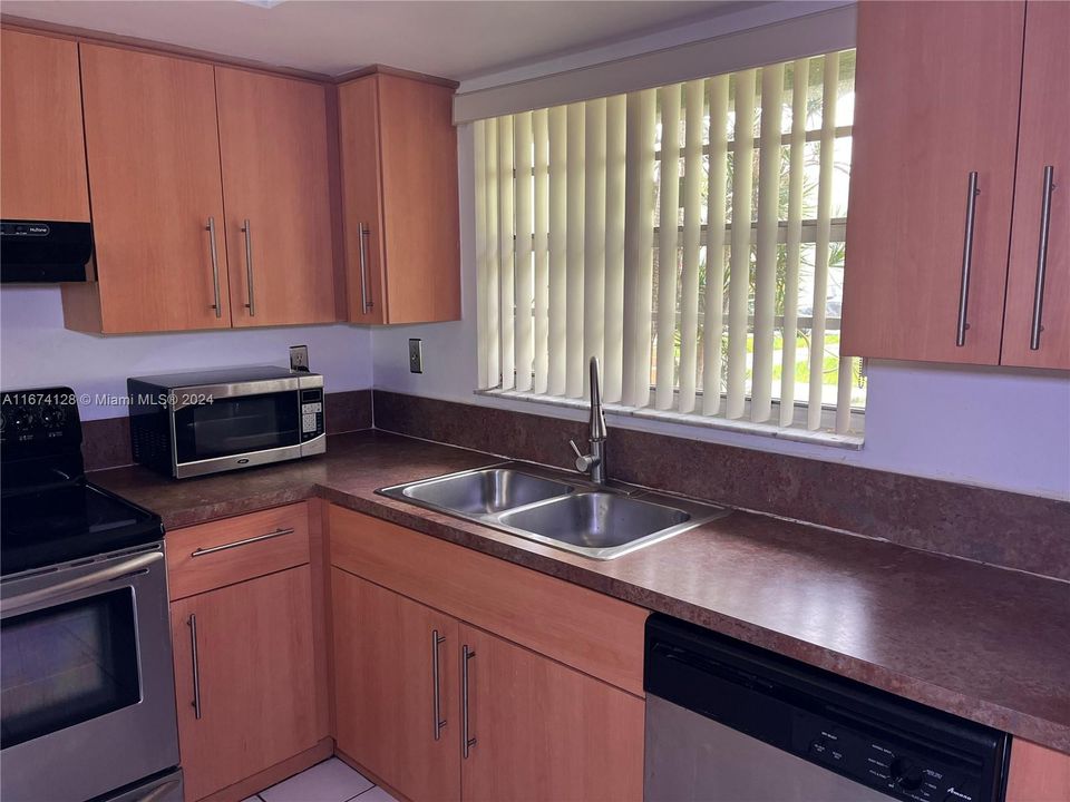 For Sale: $335,000 (2 beds, 2 baths, 1108 Square Feet)