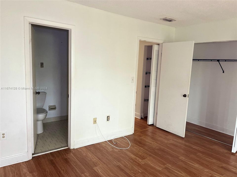 For Sale: $335,000 (2 beds, 2 baths, 1108 Square Feet)