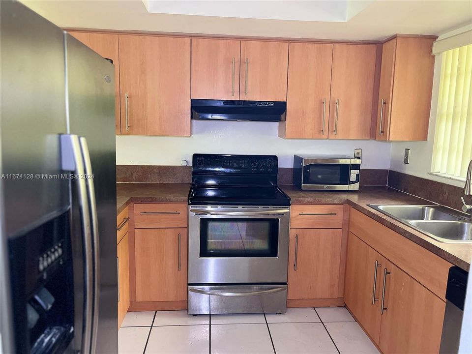 For Sale: $335,000 (2 beds, 2 baths, 1108 Square Feet)