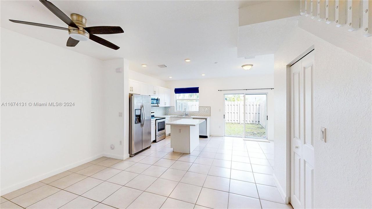 For Sale: $385,000 (3 beds, 3 baths, 1328 Square Feet)