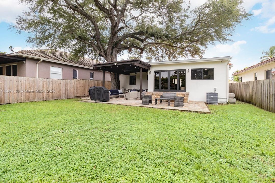 For Sale: $1,149,000 (3 beds, 2 baths, 1369 Square Feet)