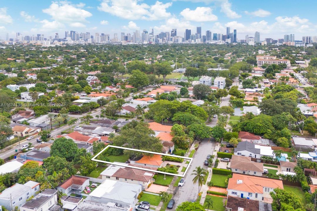 For Sale: $1,149,000 (3 beds, 2 baths, 1369 Square Feet)