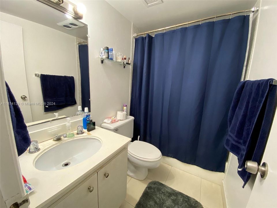 For Sale: $299,000 (1 beds, 1 baths, 798 Square Feet)