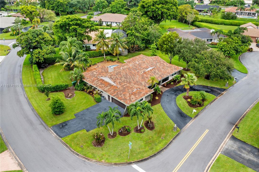 For Sale: $850,000 (4 beds, 2 baths, 2891 Square Feet)