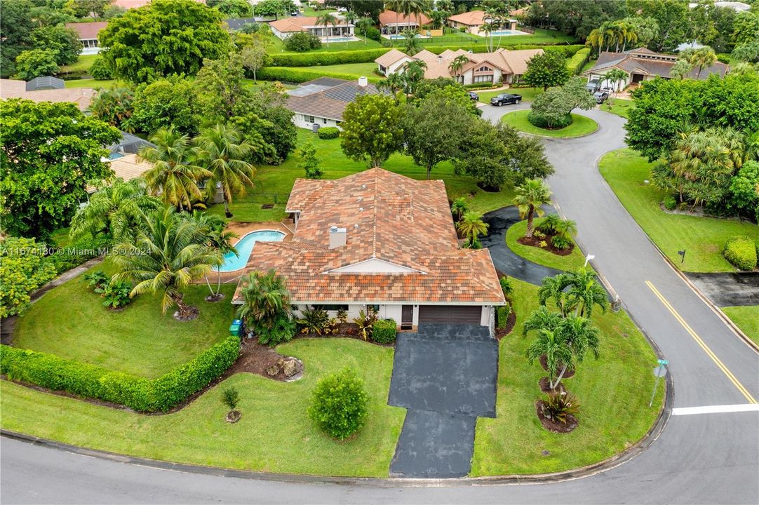 For Sale: $850,000 (4 beds, 2 baths, 2891 Square Feet)