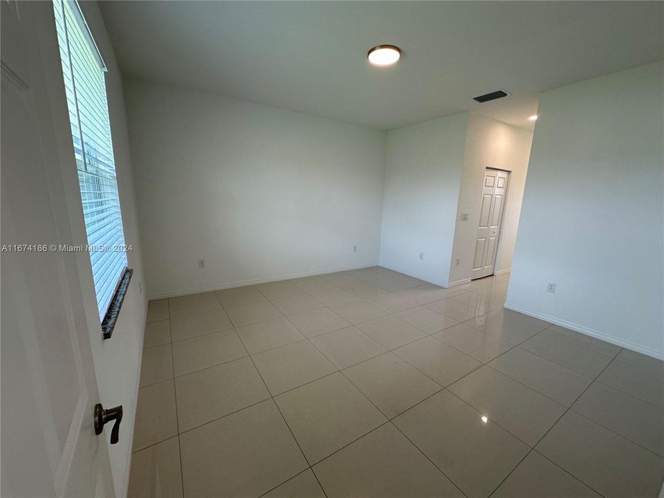 For Sale: $359,900 (3 beds, 2 baths, 1714 Square Feet)