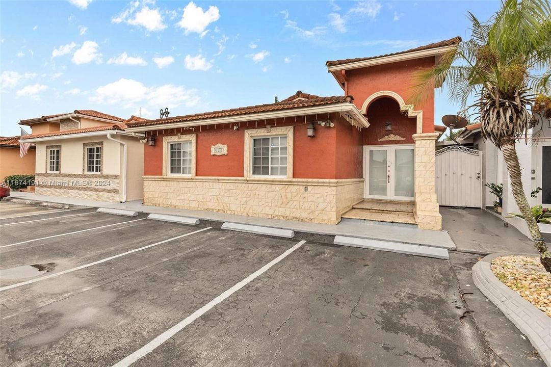 For Sale: $475,000 (3 beds, 2 baths, 1240 Square Feet)