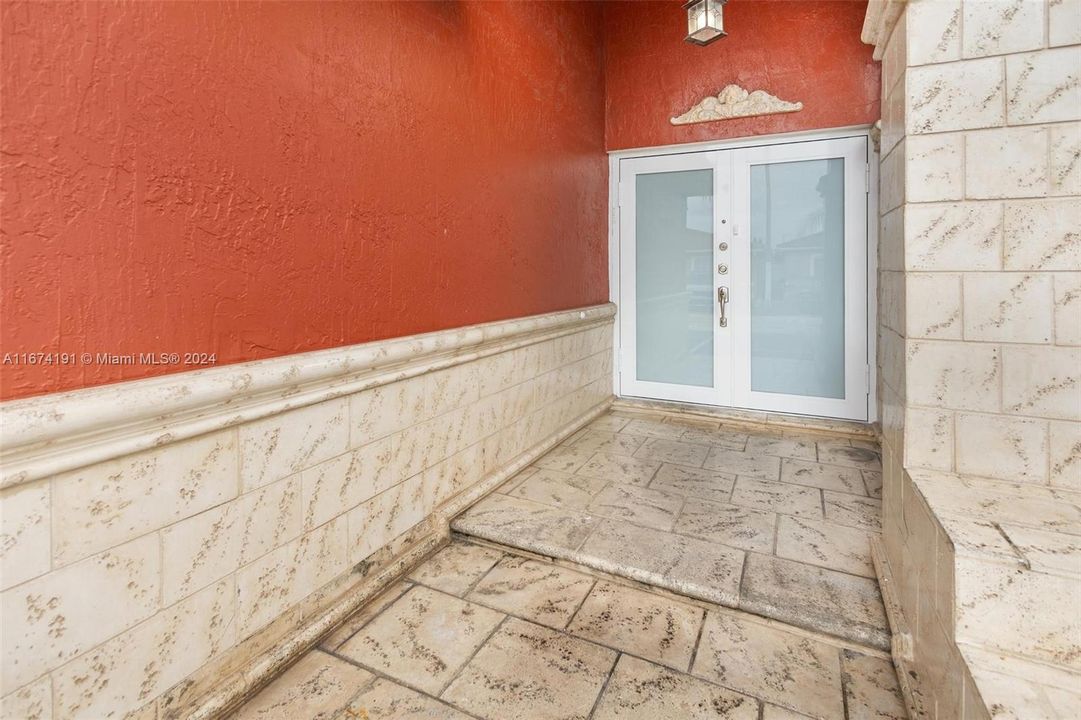 En Venta: $475,000 (3 camas, 2 baños, 1240 Pies cuadrados)