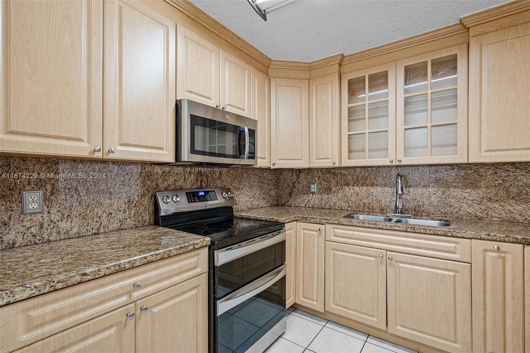 For Sale: $239,900 (2 beds, 2 baths, 1070 Square Feet)