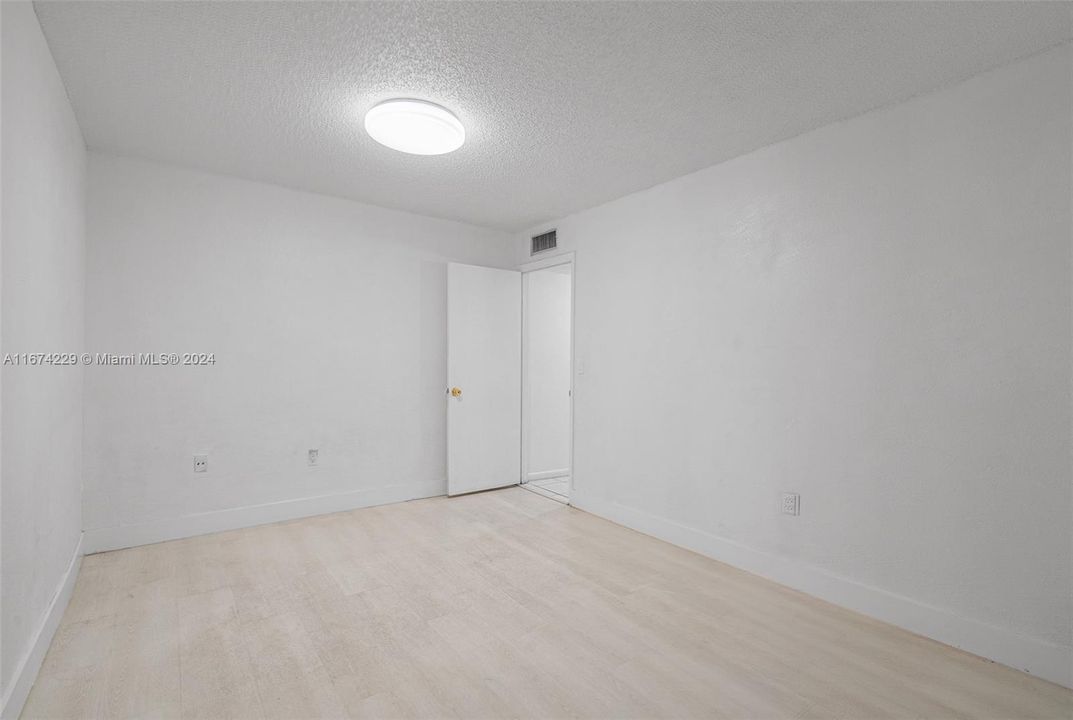 For Sale: $239,900 (2 beds, 2 baths, 1070 Square Feet)