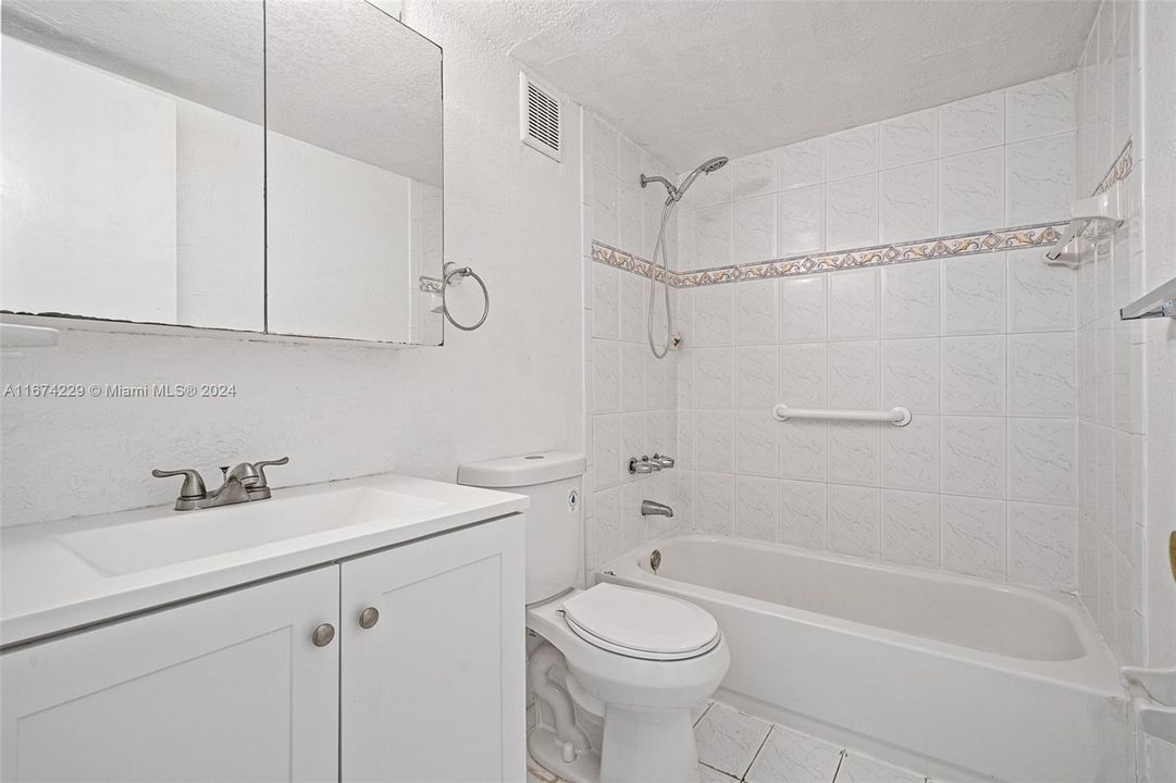 For Sale: $239,900 (2 beds, 2 baths, 1070 Square Feet)