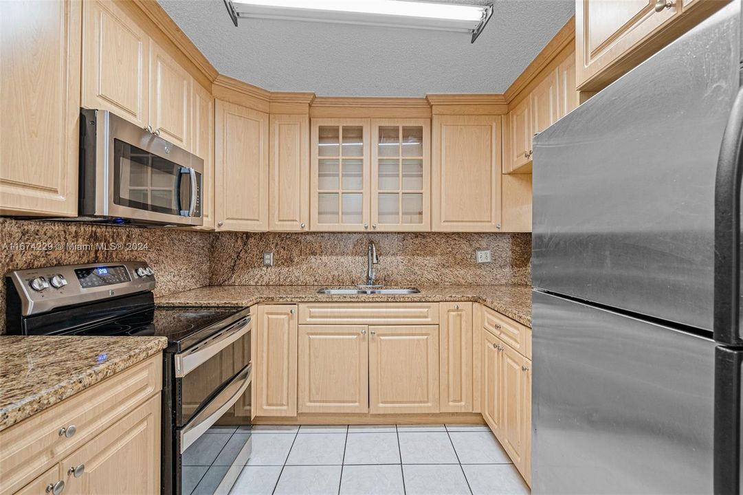 For Sale: $239,900 (2 beds, 2 baths, 1070 Square Feet)