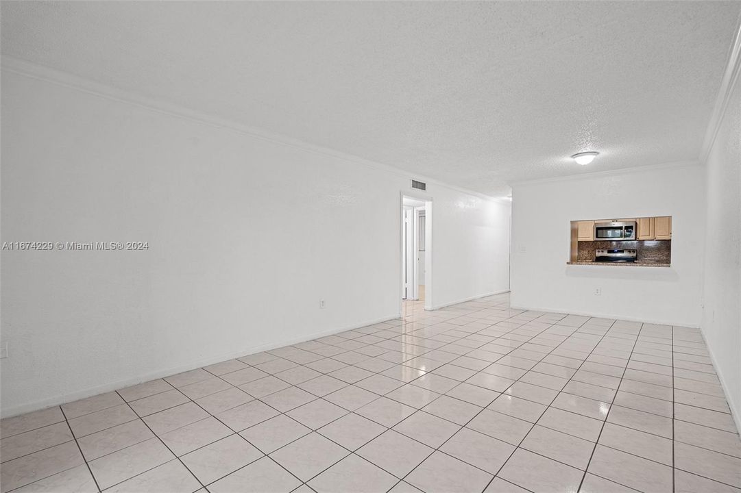 For Sale: $239,900 (2 beds, 2 baths, 1070 Square Feet)