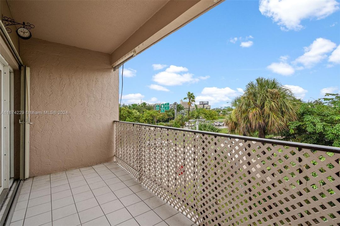 For Sale: $239,900 (2 beds, 2 baths, 1070 Square Feet)