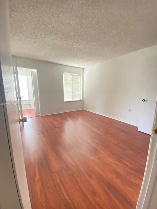 For Rent: $1,700 (1 beds, 1 baths, 743 Square Feet)