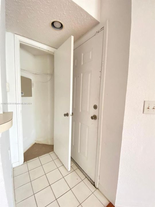 For Rent: $1,700 (1 beds, 1 baths, 743 Square Feet)