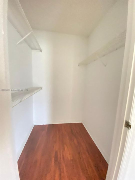 For Rent: $1,700 (1 beds, 1 baths, 743 Square Feet)