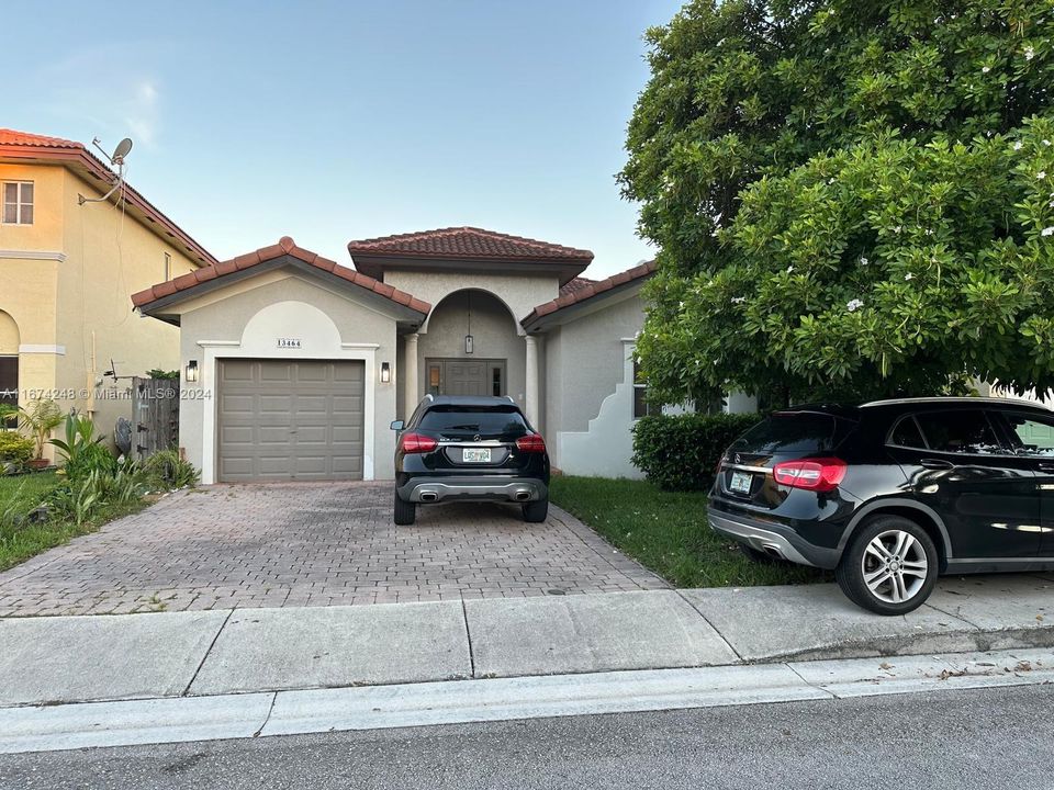 For Sale: $635,999 (3 beds, 2 baths, 1696 Square Feet)